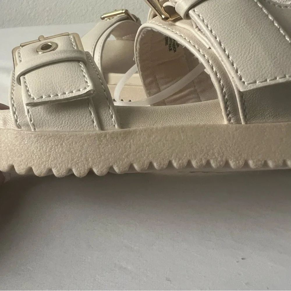 Steve Madden Girl's Comfy Casual Cream Sandals with Chunky Platform Size 2 NWOT‎